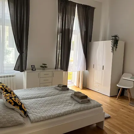 Studio With Balcony Opposite The National Museum *