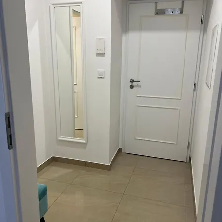 Studio With Balcony Opposite The National Museum *