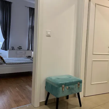 Studio With Balcony Opposite The National Museum Апартаменты