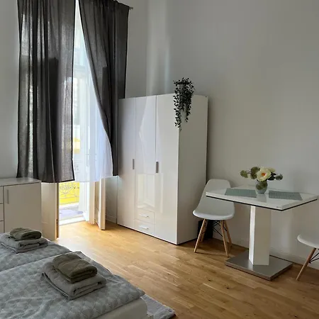 Studio With Balcony Opposite The National Museum Prága